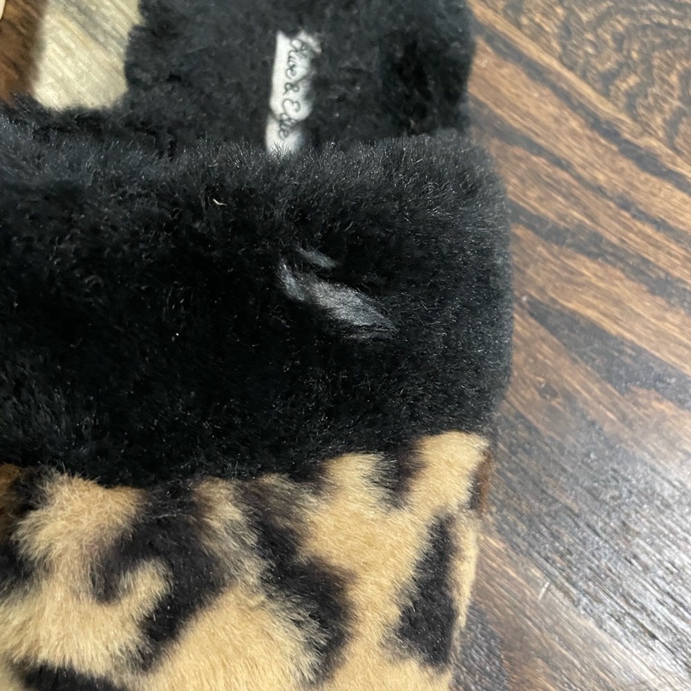 Adorable Leopard Slippers - Picture 4 of 5